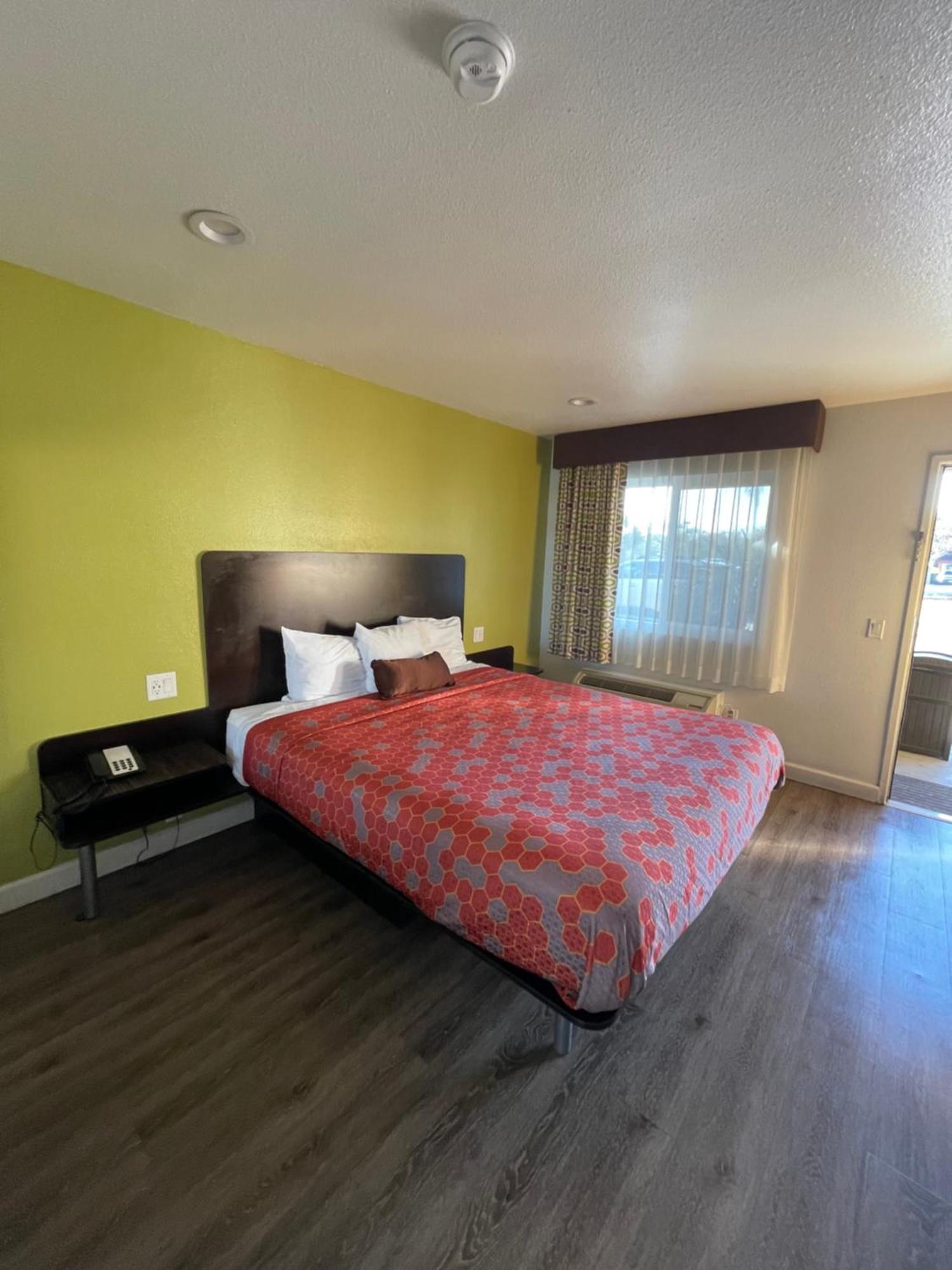 Claremont Lodge Motel