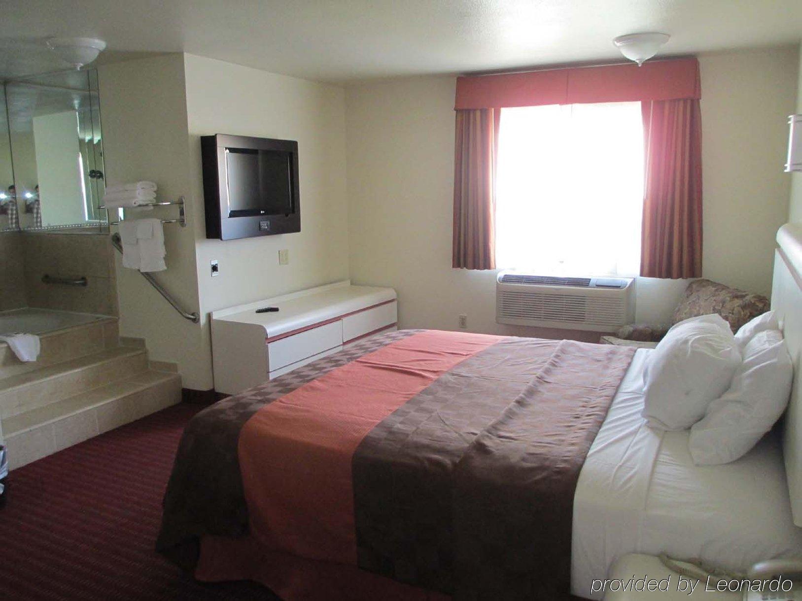 Claremont Lodge Motel