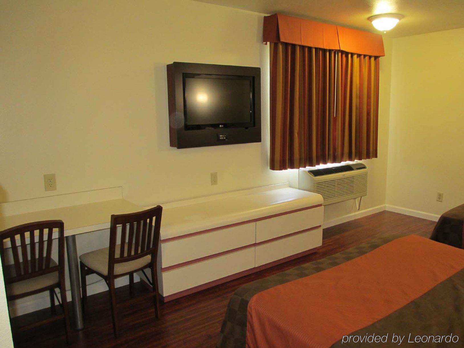 Claremont Lodge Motel
